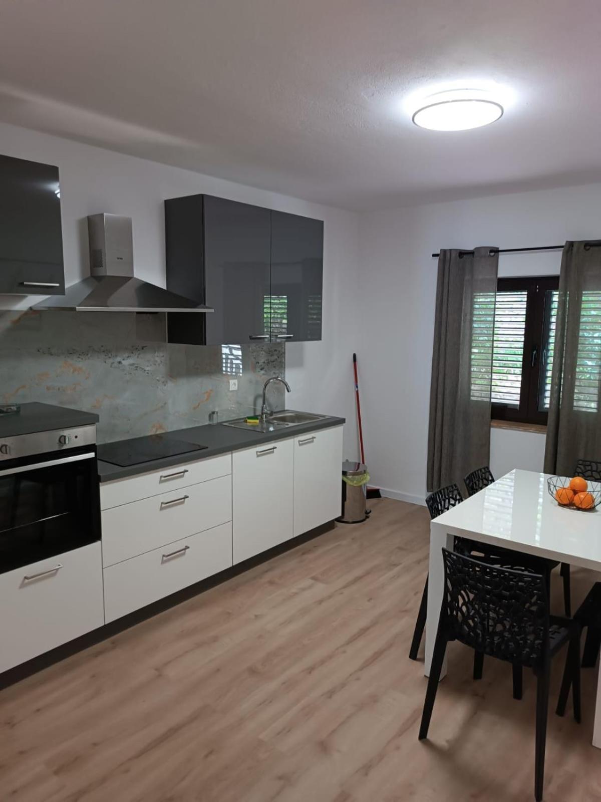 Legin Apartment Zivogosce Exterior photo